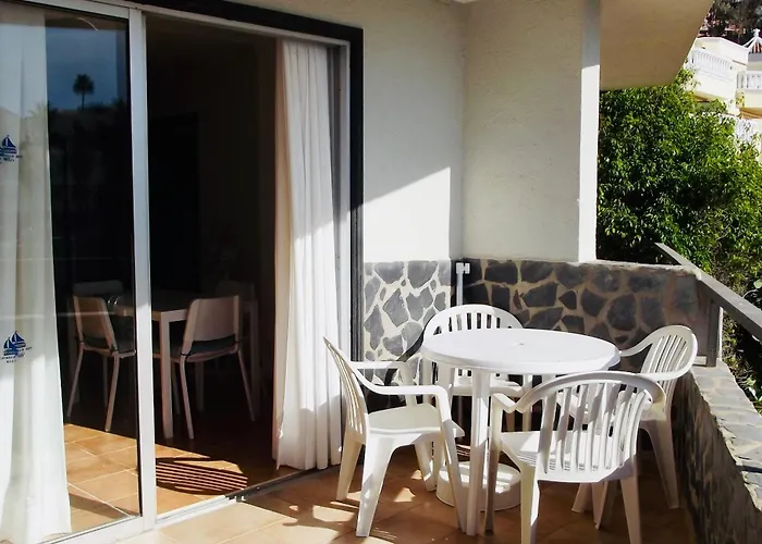 The Harbour Club Apartment *